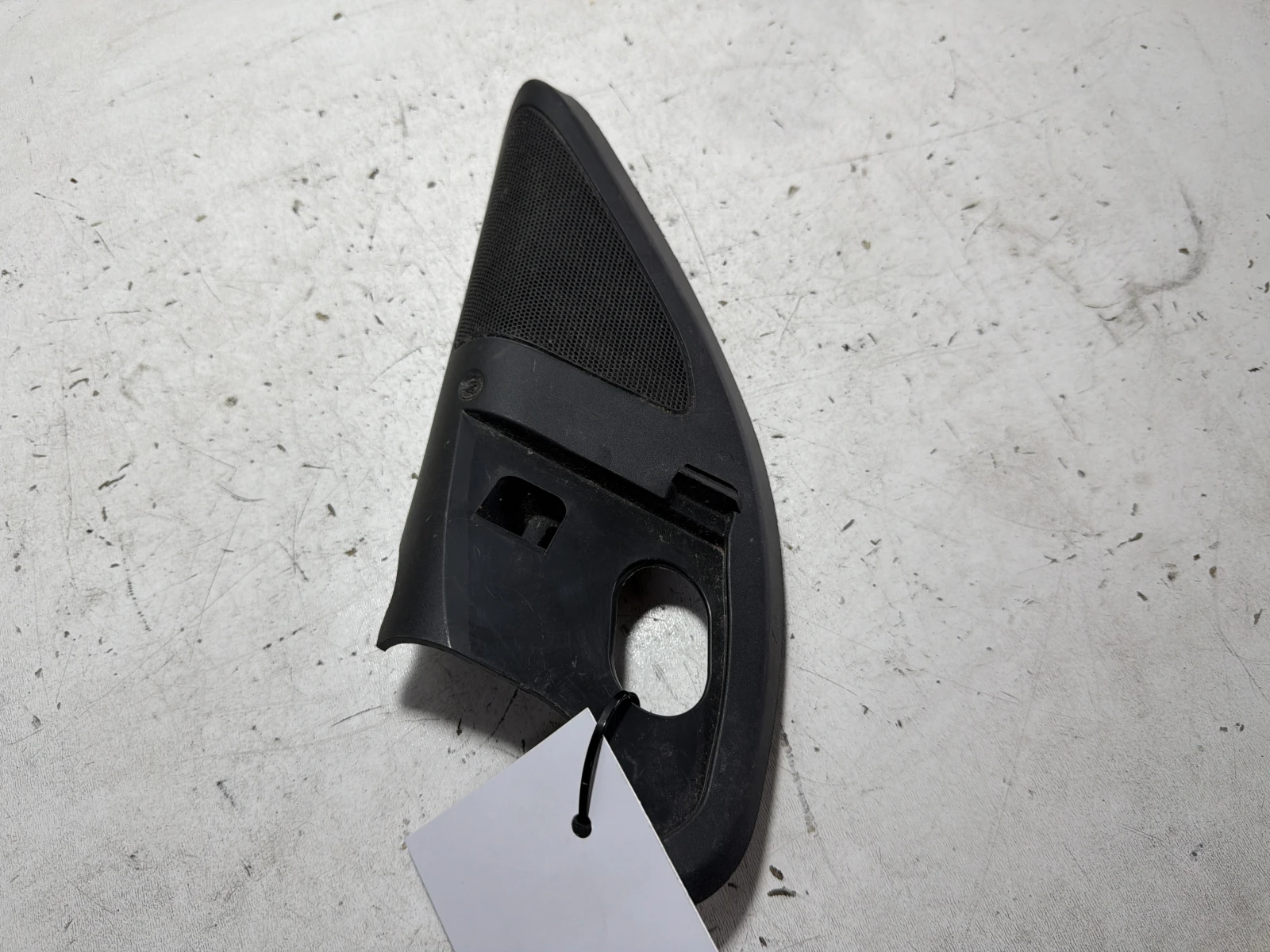 пластмаса пищялка лява 5E0837973 5E0035411B Skoda Octavia