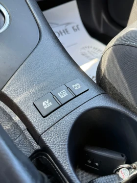 Toyota Auris 1.8 HYBRID, снимка 12