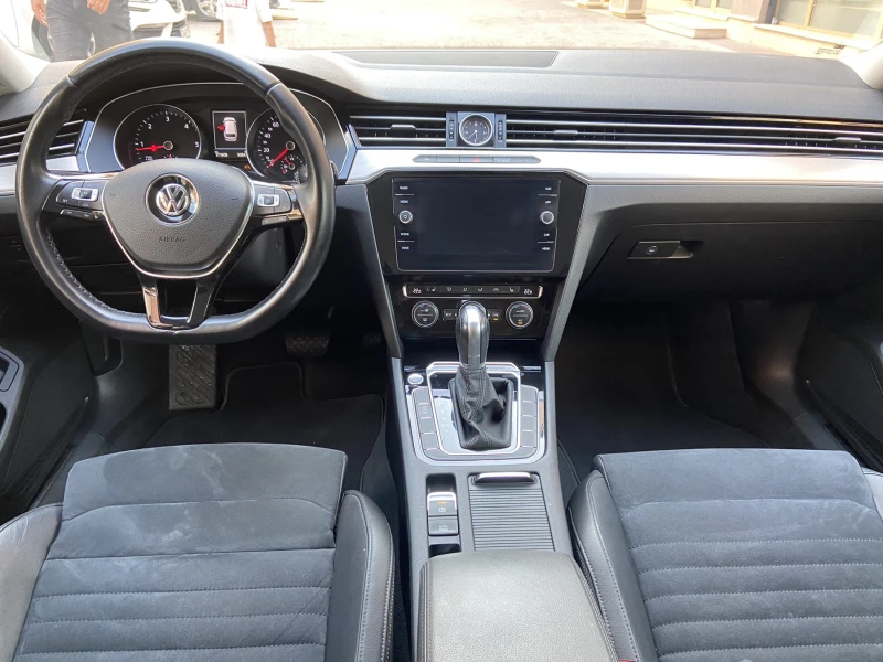 VW Passat 2.0TDI/HIGHLINE/DSG//4MOTION/LED, снимка 13 - Автомобили и джипове - 47135154