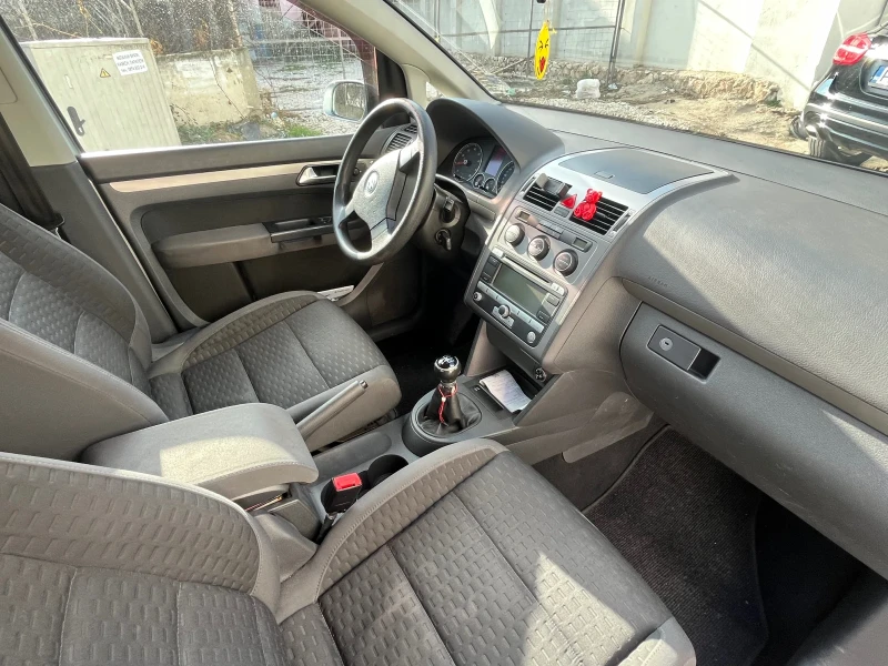 VW Touran, снимка 11 - Автомобили и джипове - 49243029