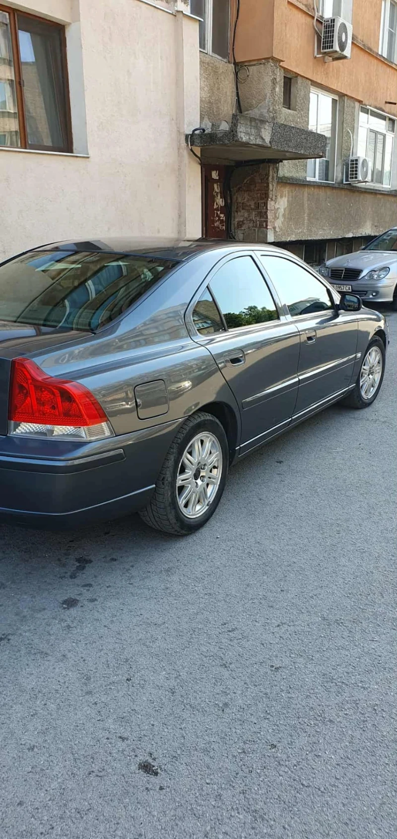 Volvo S60 2.4d, снимка 4 - Автомобили и джипове - 51541355