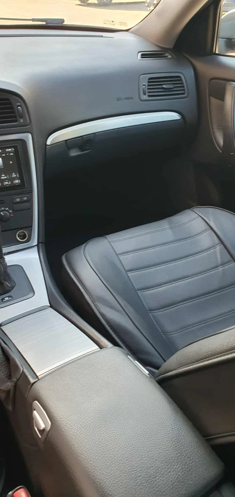 Volvo S60 2.4d, снимка 8 - Автомобили и джипове - 51541355