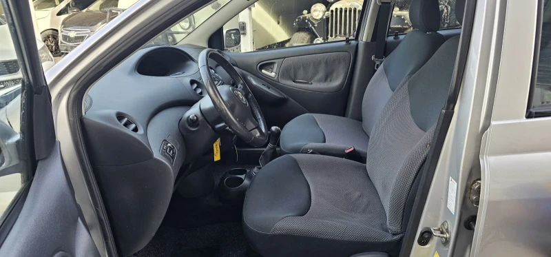 Toyota Yaris 70 000 KM ITALY КЛИМАТИК УНИКАТ, снимка 7 - Автомобили и джипове - 52724196