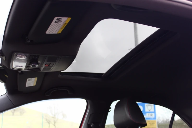 VW Jetta GLI 2018 г 211 кс DSG мъртва точка Park Assist , снимка 10 - Автомобили и джипове - 53574757