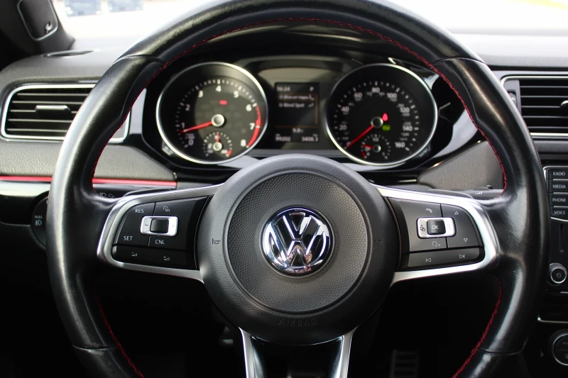 VW Jetta GLI 2018 г 211 кс DSG мъртва точка Park Assist , снимка 6 - Автомобили и джипове - 53574757