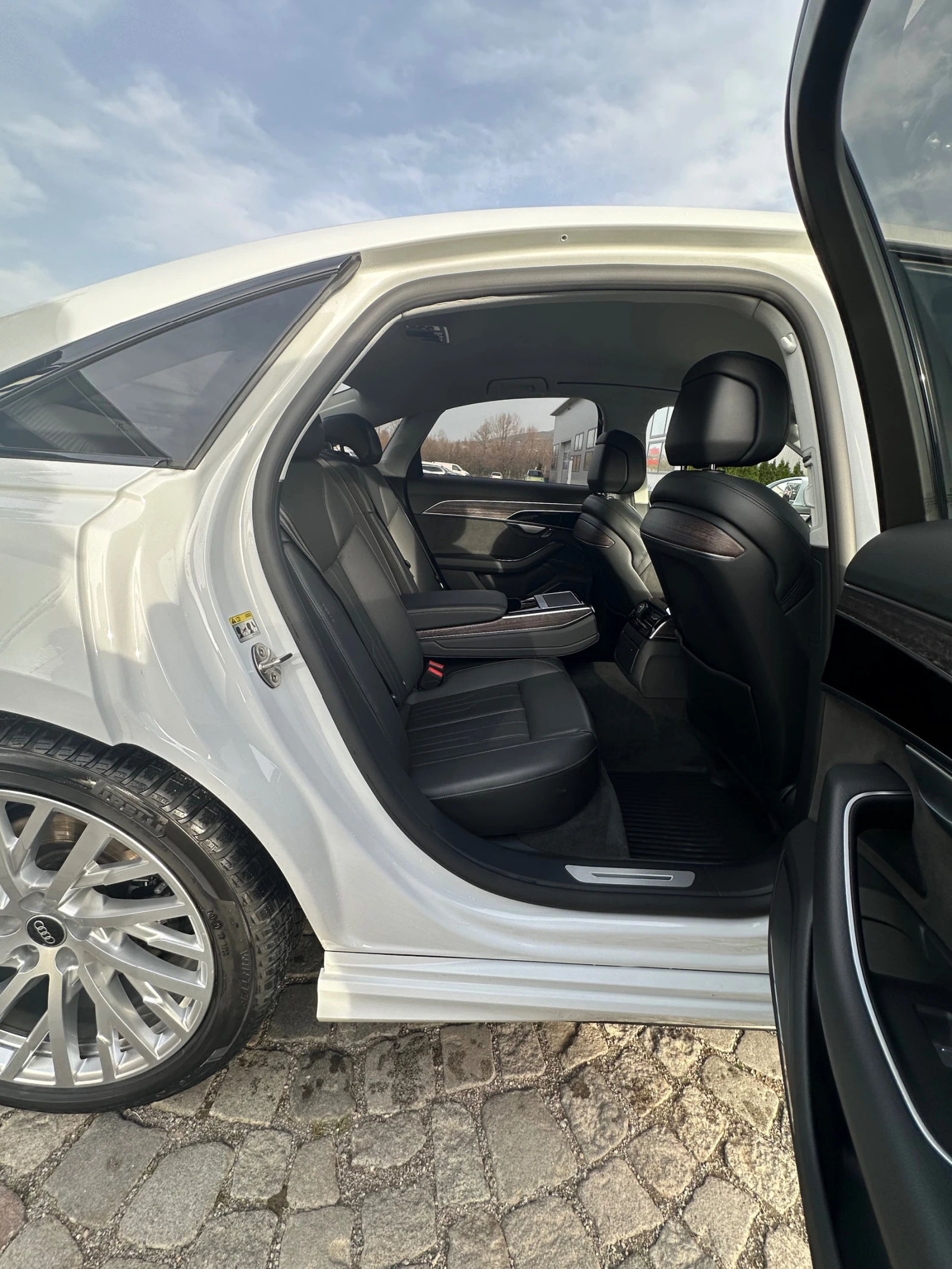 Audi A8 8 Diesel/Electric    2027 | Mobile.bg   11