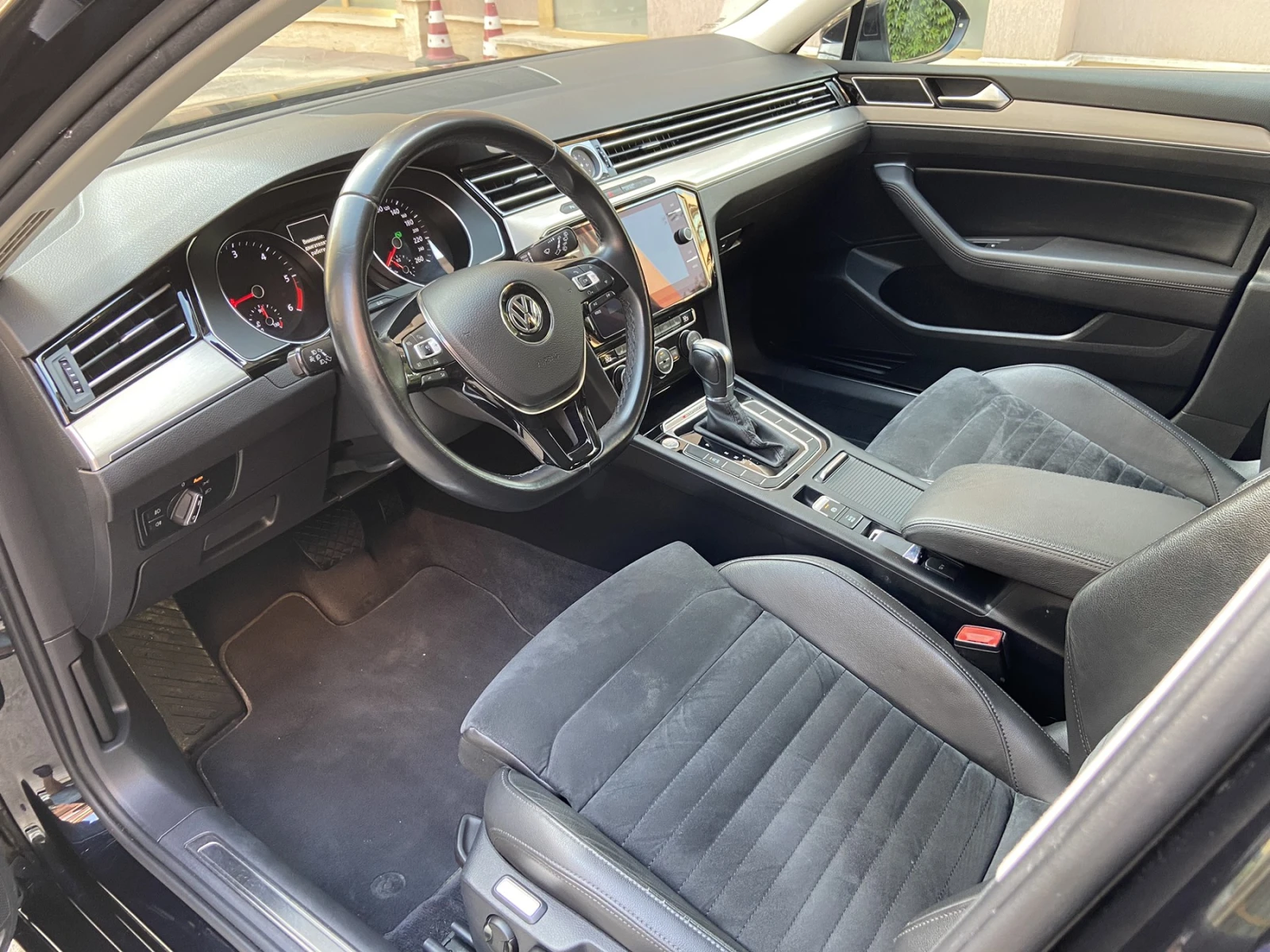 VW Passat 2.0TDI/HIGHLINE/DSG//4MOTION/LED - изображение 9