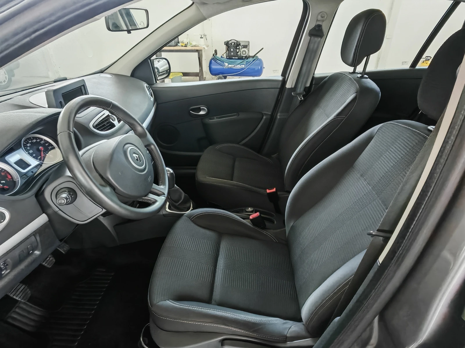 Renault Clio 1.2 BENZIN NAVIGACIA - изображение 8