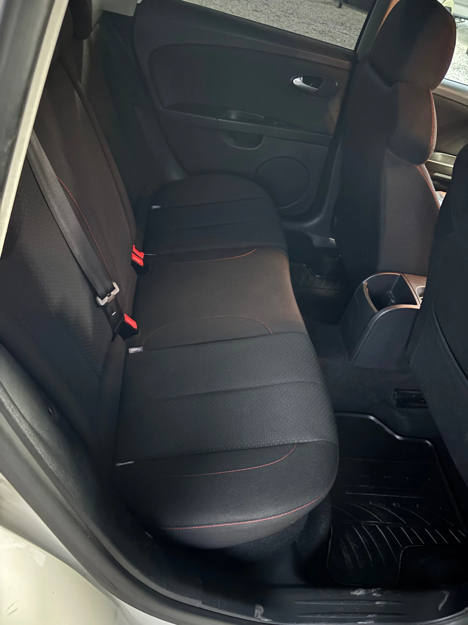 Seat Leon FR 2.0TDI 140ks - изображение 9