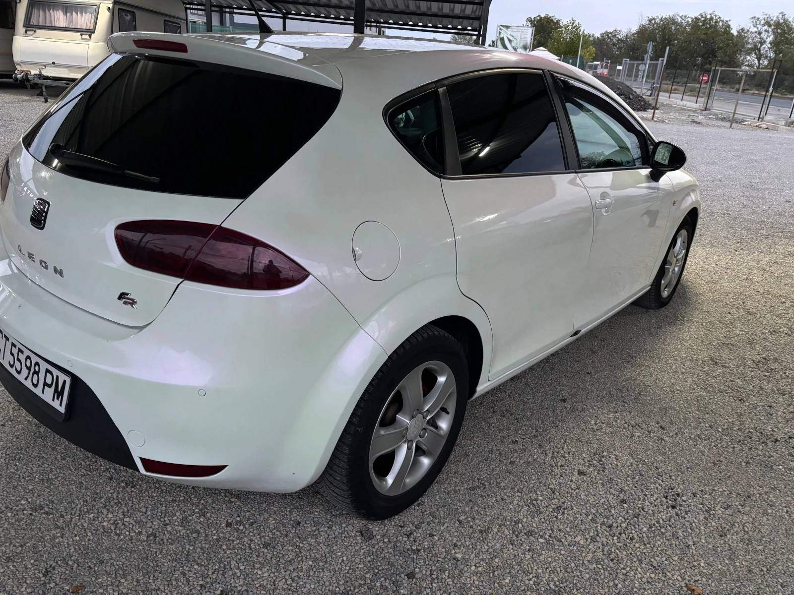 Seat Leon FR 2.0TDI 140ks - изображение 4