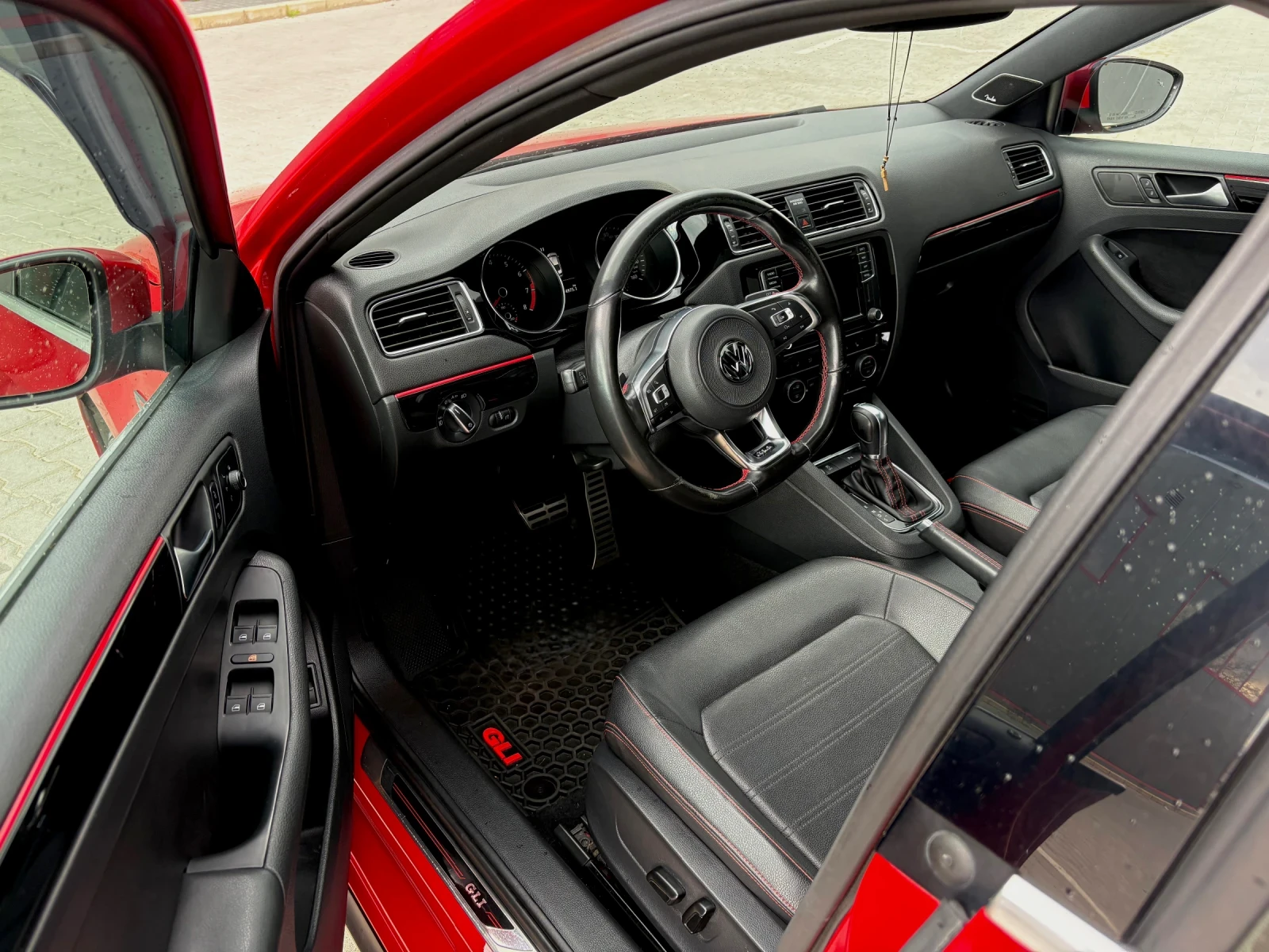 VW Jetta GLI2.0TSI/GTI/DSG/FACE/211КС/ТОП/ЛЮК/КАМЕРА/EU6, снимка 7 - Автомобили и джипове - 53776775