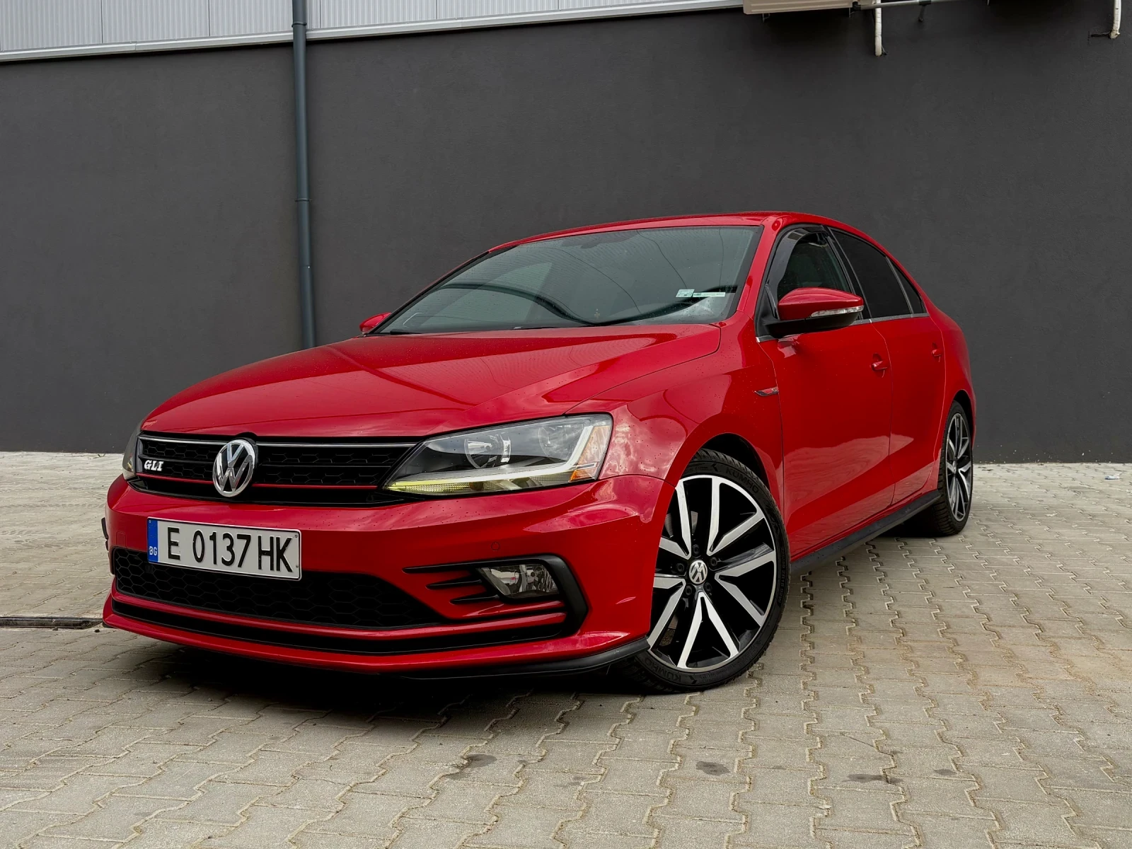 VW Jetta GLI2.0TSI/GTI/DSG/FACE/211КС/ТОП/ЛЮК/КАМЕРА/EU6