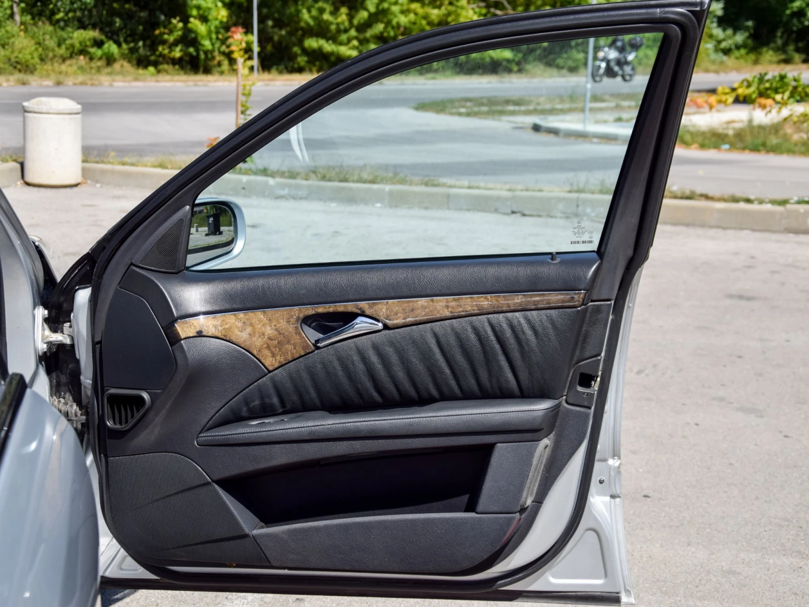 Mercedes-Benz E 320, снимка 14 - Автомобили и джипове - 54877798