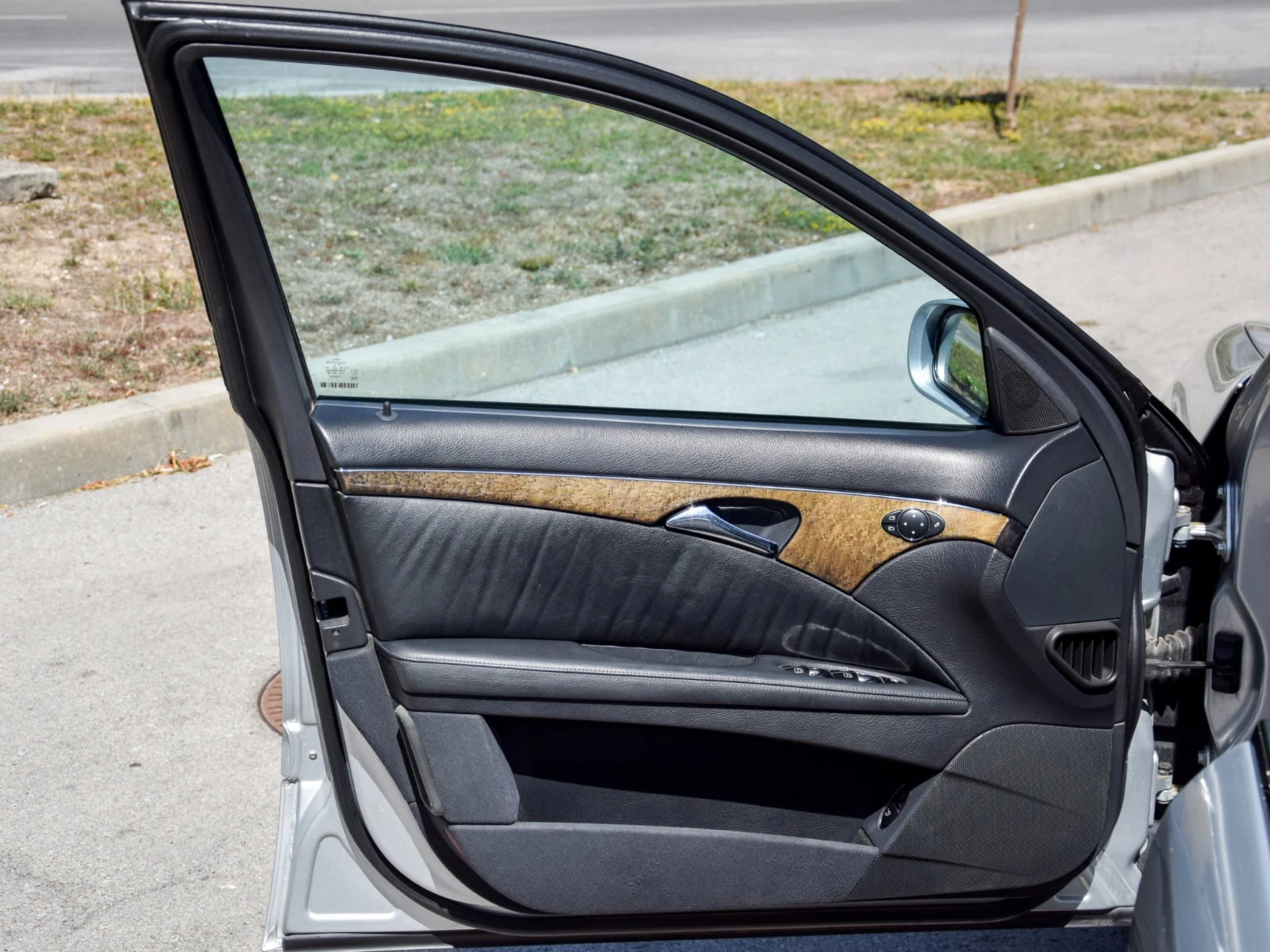 Mercedes-Benz E 320, снимка 13 - Автомобили и джипове - 54877798