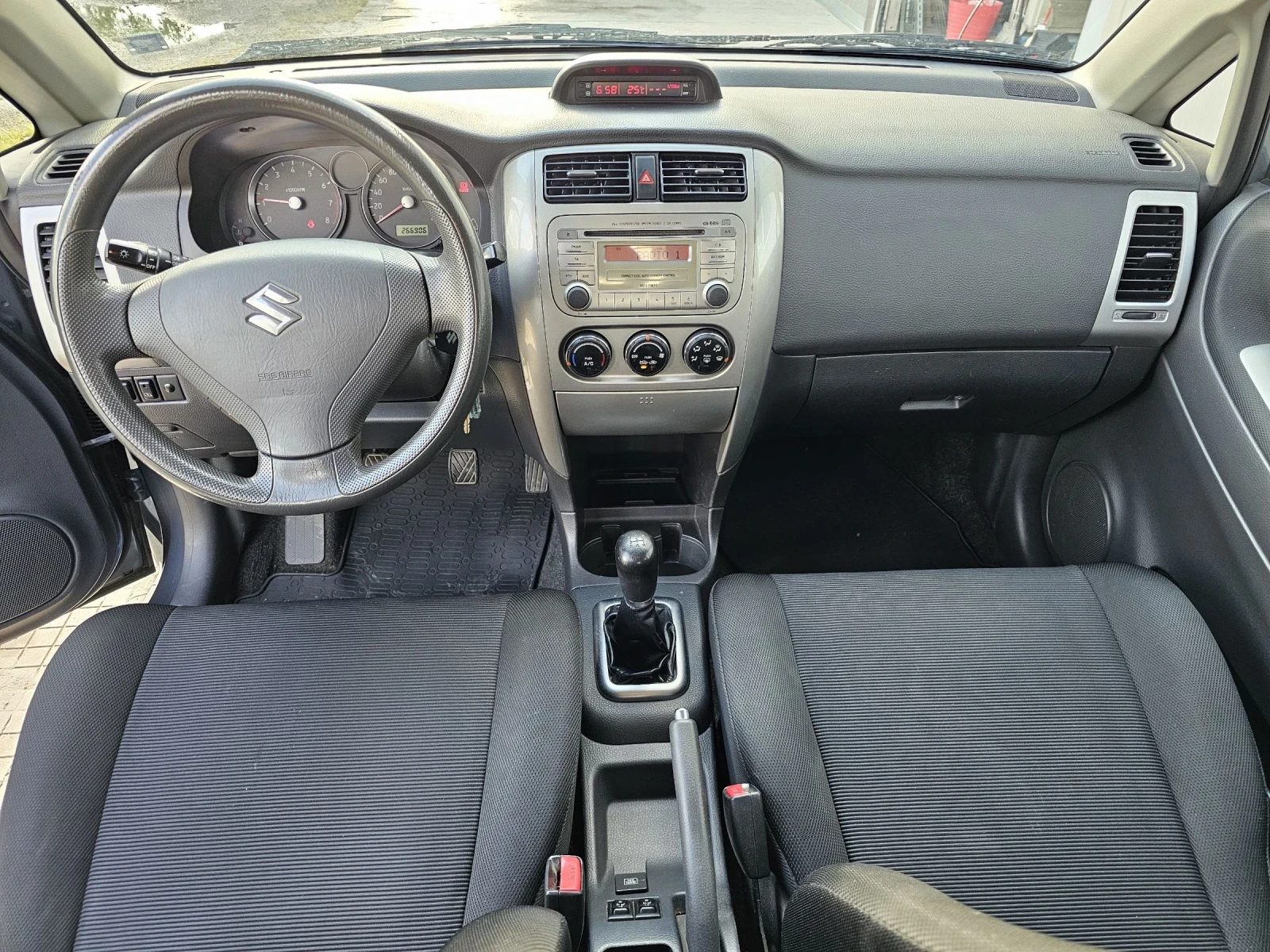Suzuki Liana, снимка 10 - Автомобили и джипове - 54734779