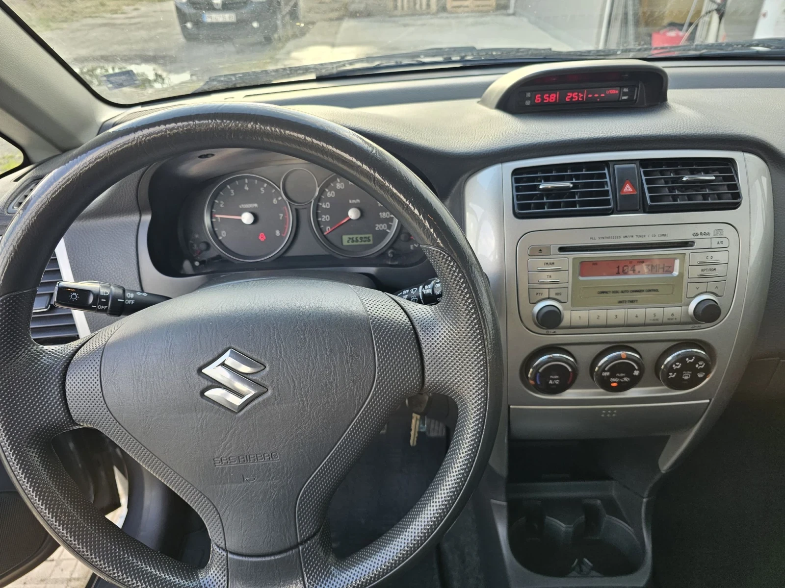 Suzuki Liana, снимка 12 - Автомобили и джипове - 54734779