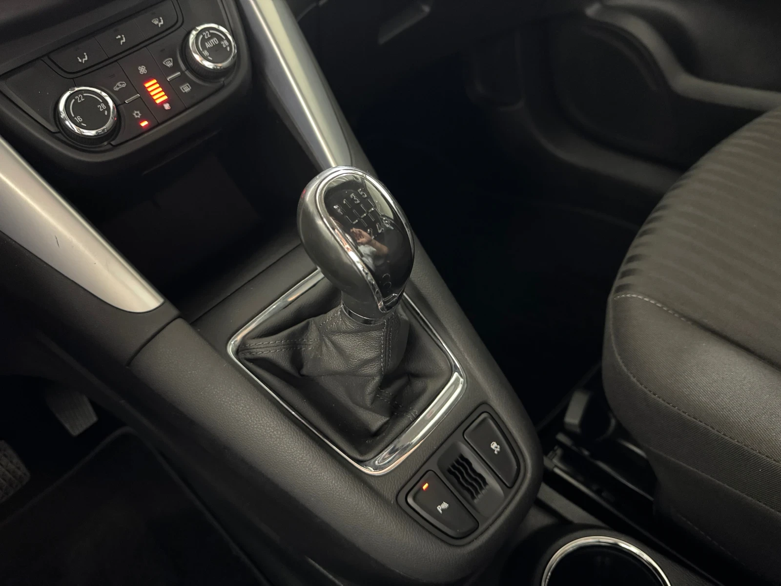 Opel Zafira Tourer 1.4 turbo 120 h.p. | COSMO | 7 МЕСТЕН , снимка 13 - Автомобили и джипове - 55141415