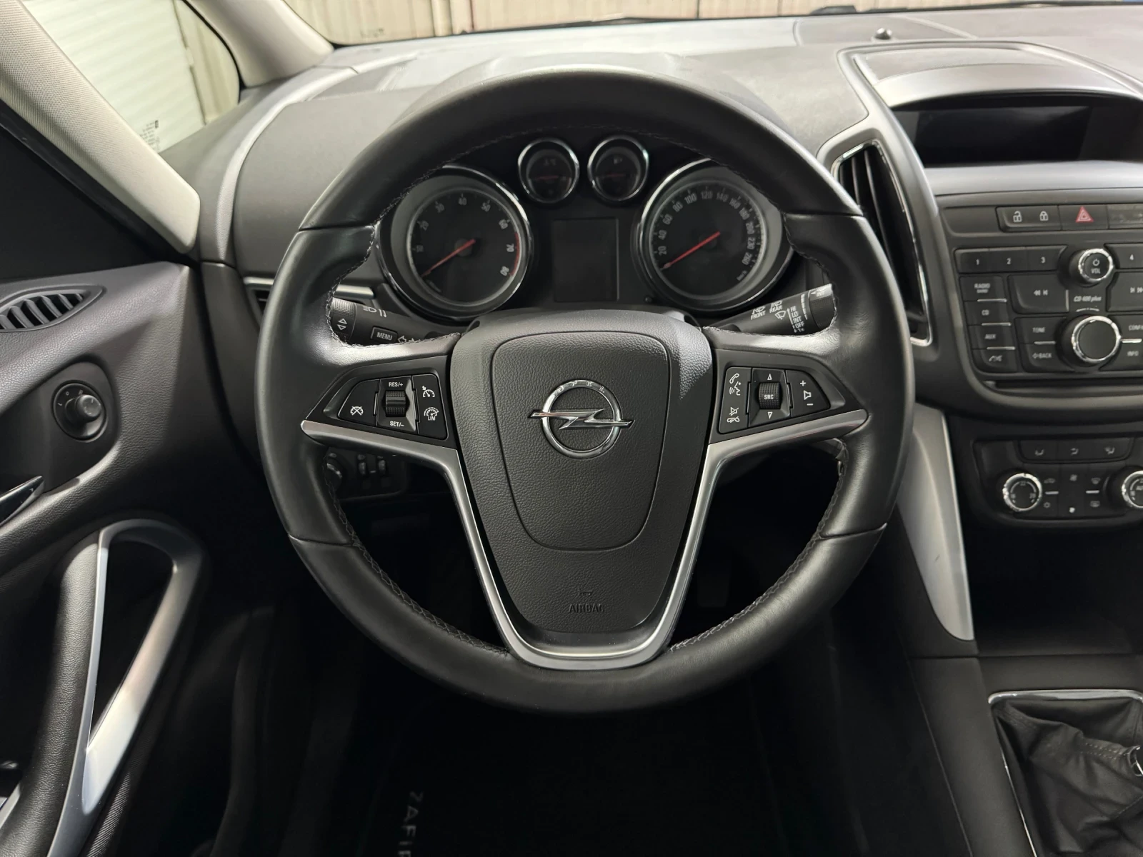 Opel Zafira Tourer 1.4 turbo 120 h.p. | COSMO | 7 МЕСТЕН , снимка 10 - Автомобили и джипове - 55141415