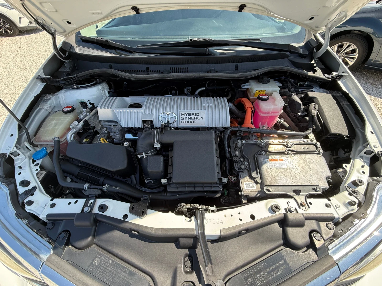 Toyota Auris 1.8 HYBRID, снимка 15 - Автомобили и джипове - 55672130