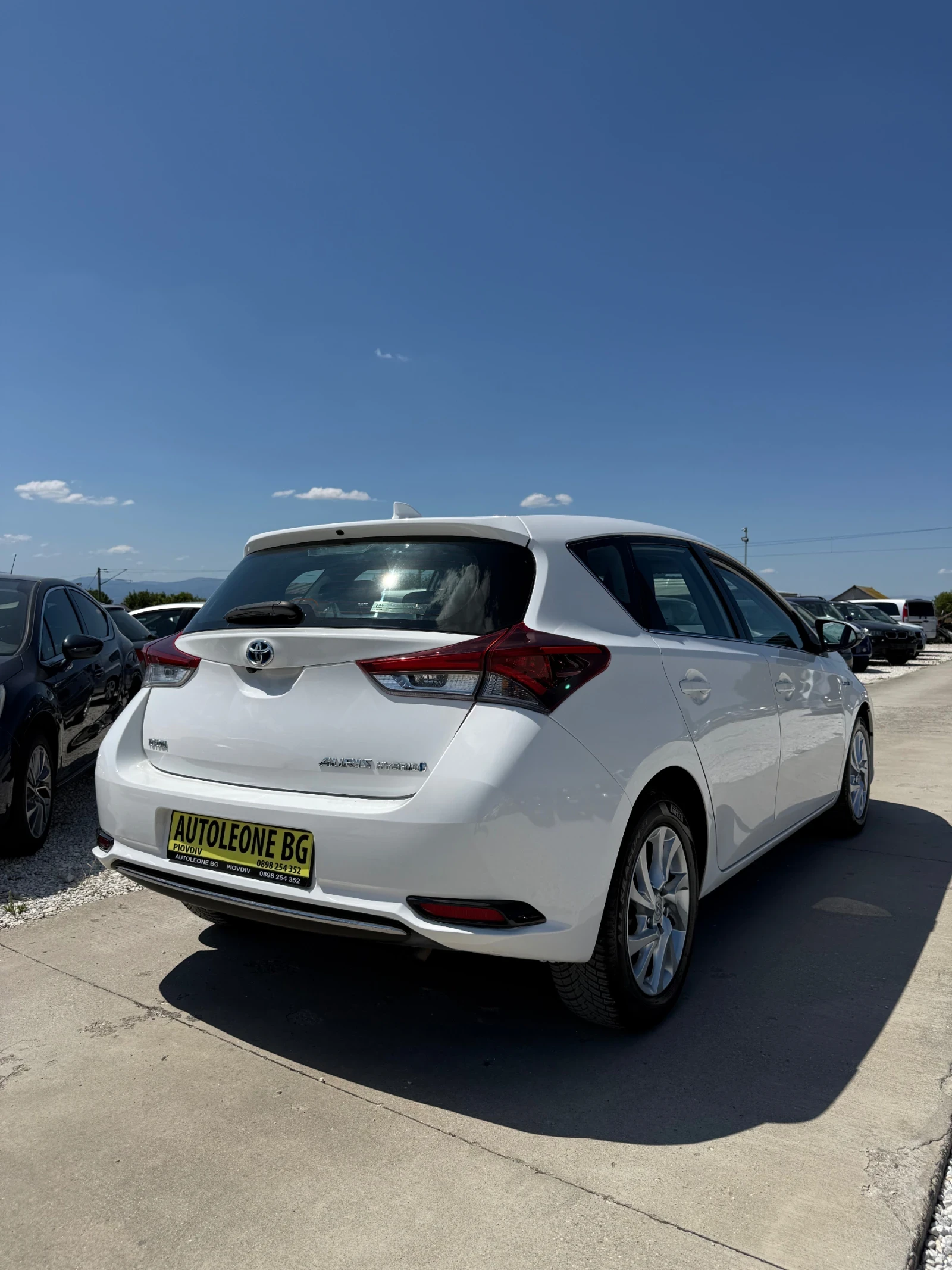 Toyota Auris 1.8 HYBRID, снимка 6 - Автомобили и джипове - 55672130