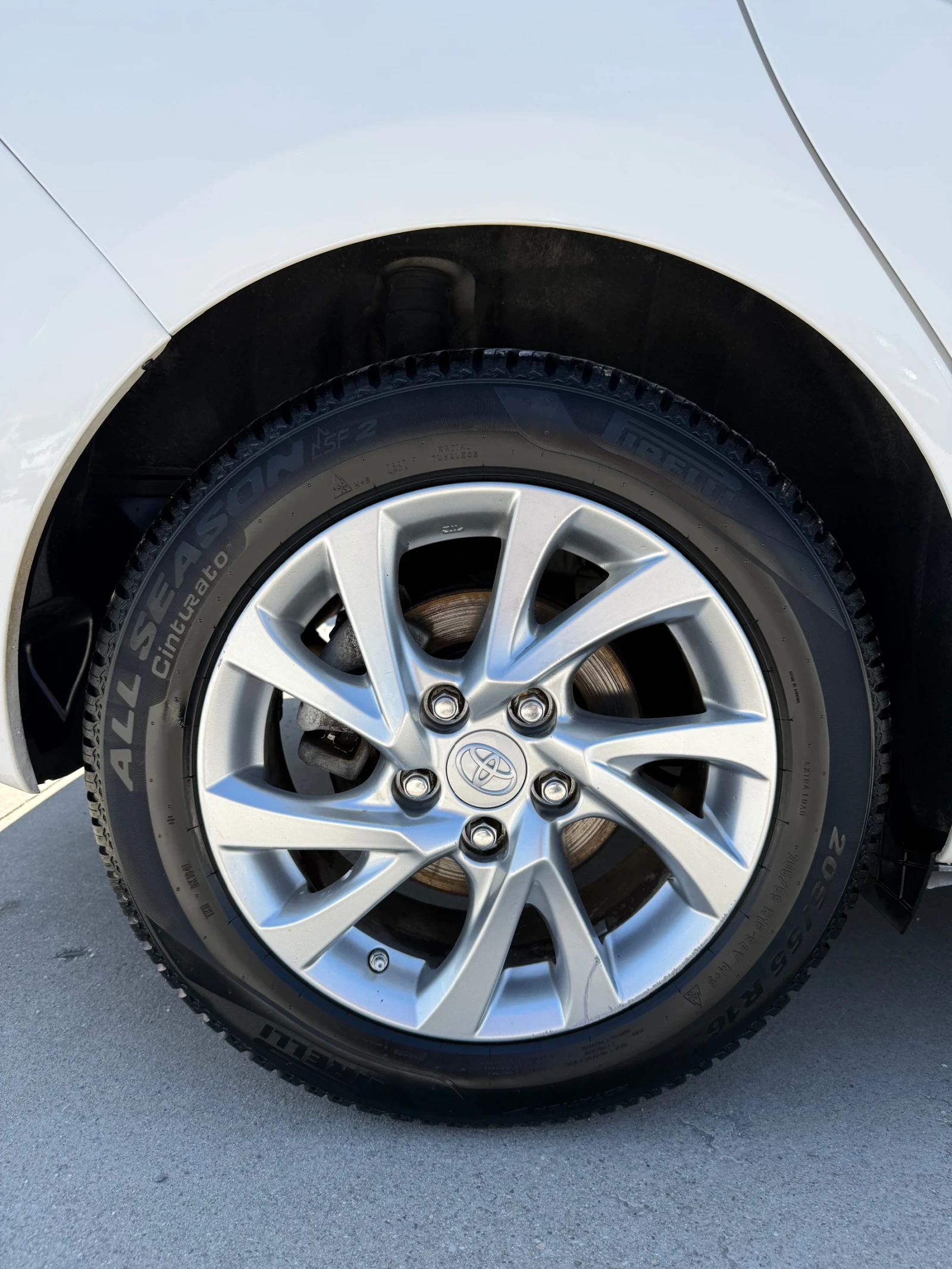 Toyota Auris 1.8 HYBRID, снимка 16 - Автомобили и джипове - 55672130