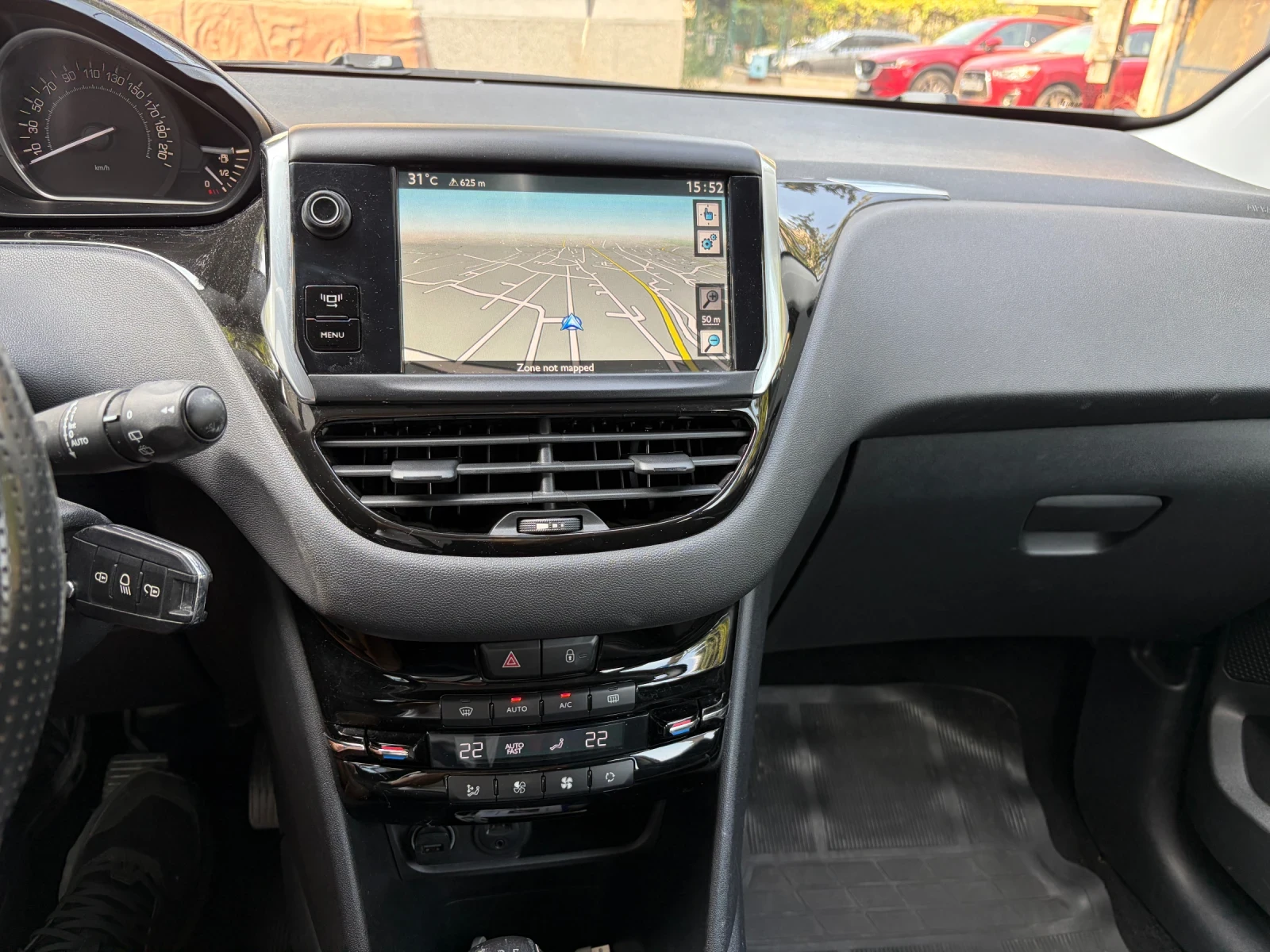 Peugeot 208, снимка 9 - Автомобили и джипове - 55709684