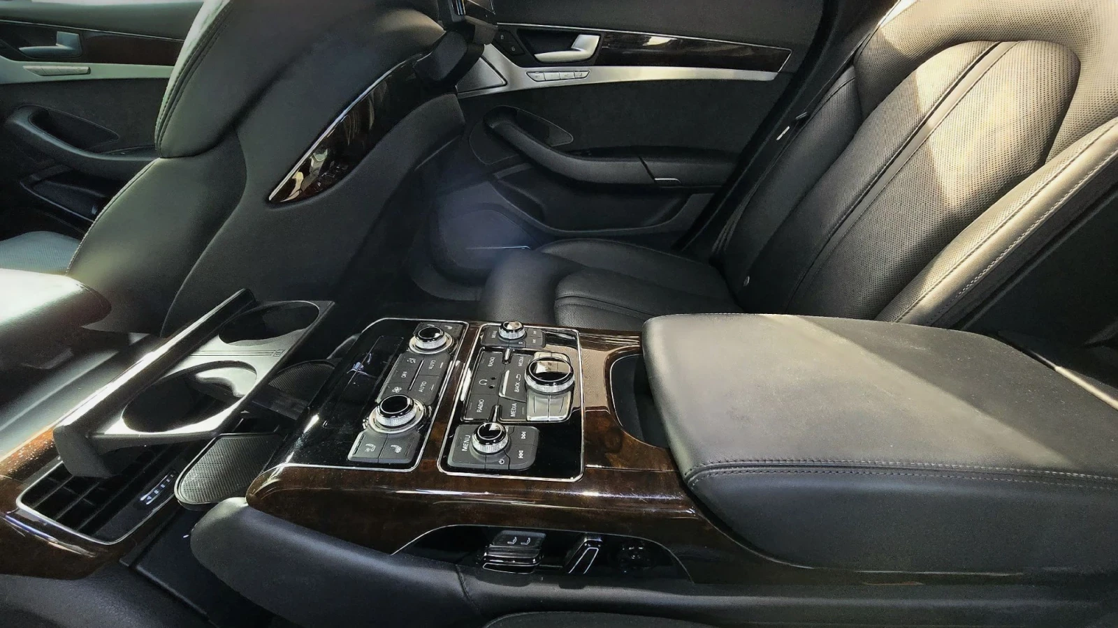 Audi A8 3.0TDI 3xTV/Matrix/, снимка 9 - Автомобили и джипове - 56128521