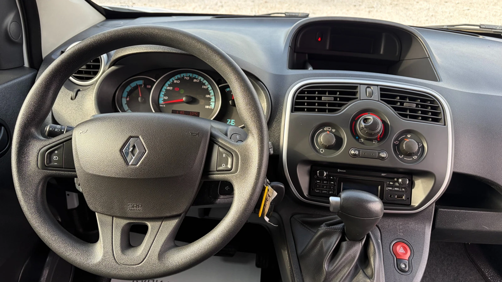 Renault Kangoo 33kWh, снимка 10 - Автомобили и джипове - 56642589
