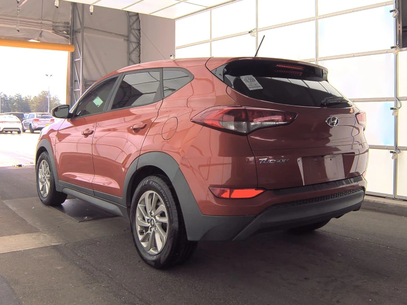 Hyundai Tucson SE, снимка 6 - Автомобили и джипове - 47749716