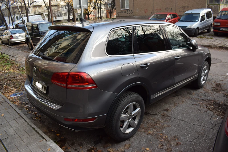 VW Touareg СПЕШНО !!!, снимка 5 - Автомобили и джипове - 48335983