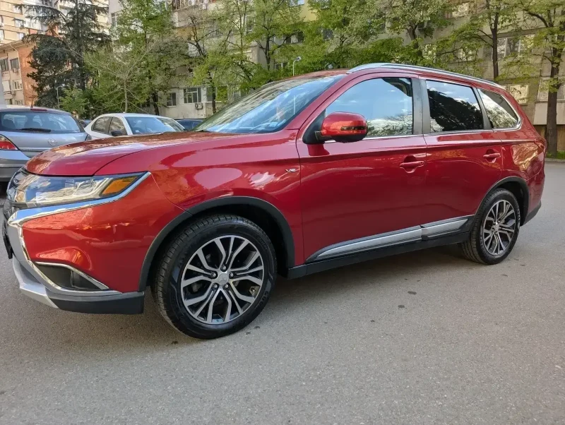 Mitsubishi Outlander 3.0 v6 224кс S-AWC 6АТ ГАЗ, снимка 3 - Автомобили и джипове - 52319990
