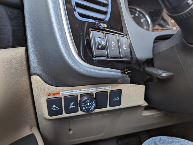 Mitsubishi Outlander 3.0 v6 224кс S-AWC 6АТ ГАЗ, снимка 16 - Автомобили и джипове - 52319990