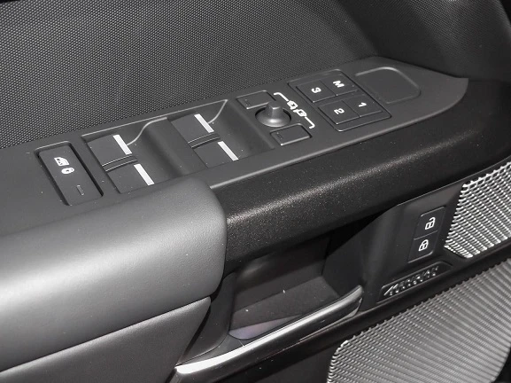 Land Rover Defender 130 P500 = Outbound = Air Suspension Гаранция - изображение 6