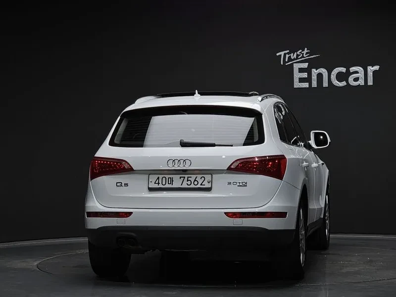 Audi Q5 2.0 TDI Quattro, снимка 4 - Автомобили и джипове - 55129979