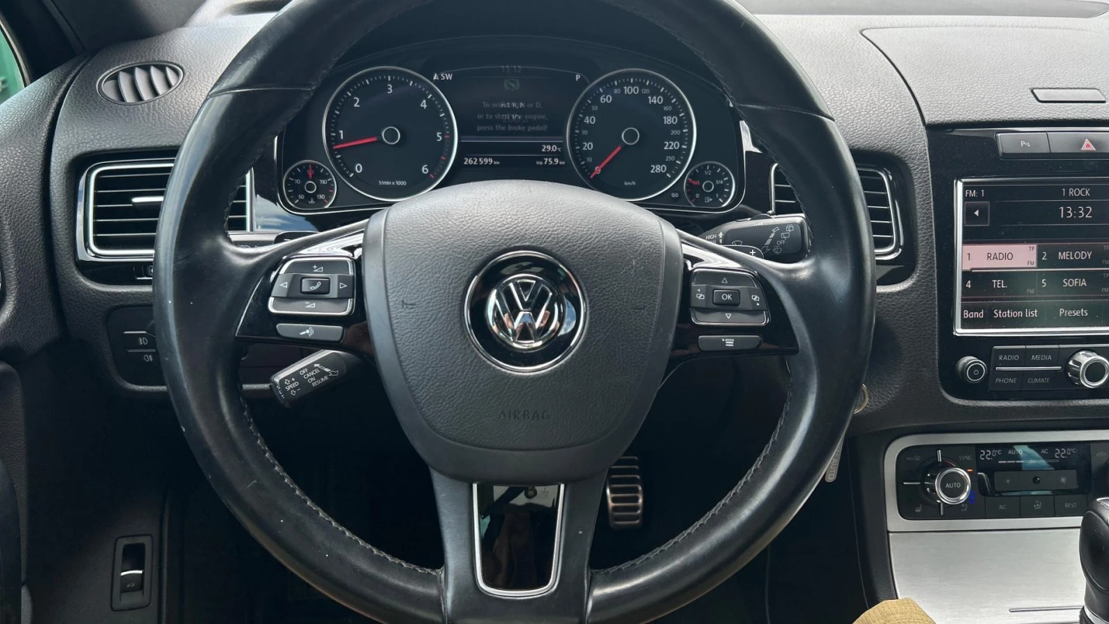 VW Touareg 3.0 TDi 4Motion, Месечна вноска от 990 лв. - изображение 4