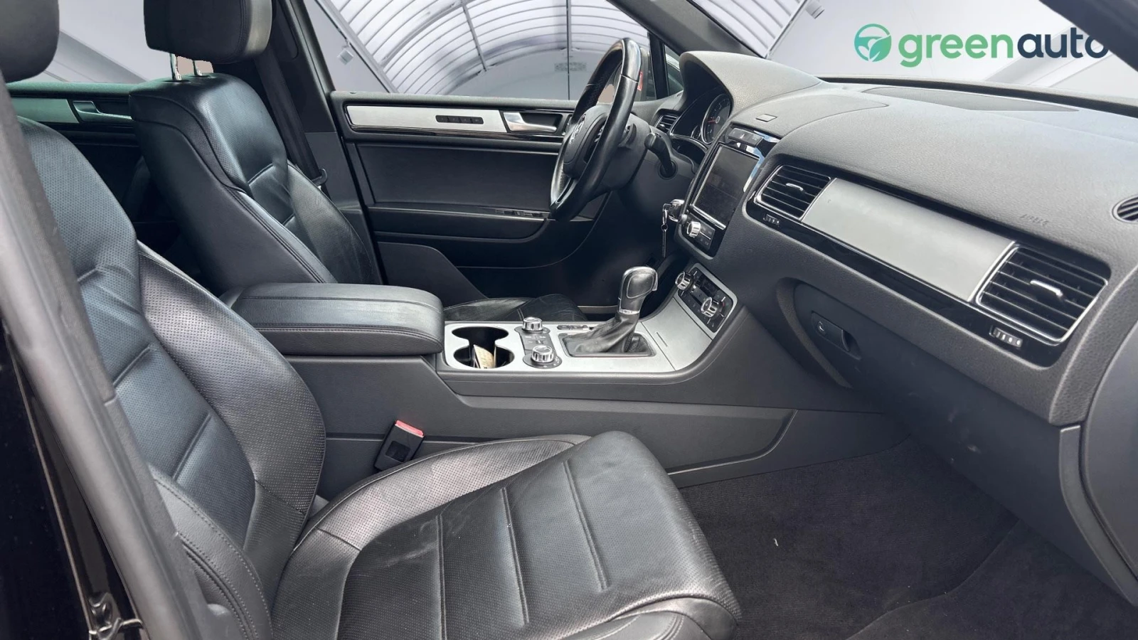 VW Touareg 3.0 TDi 4Motion, Месечна вноска от 990 лв. - изображение 7