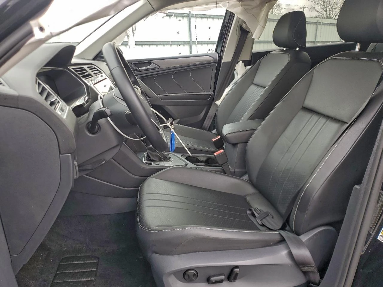 VW Tiguan 2.0T SE FWD - изображение 7