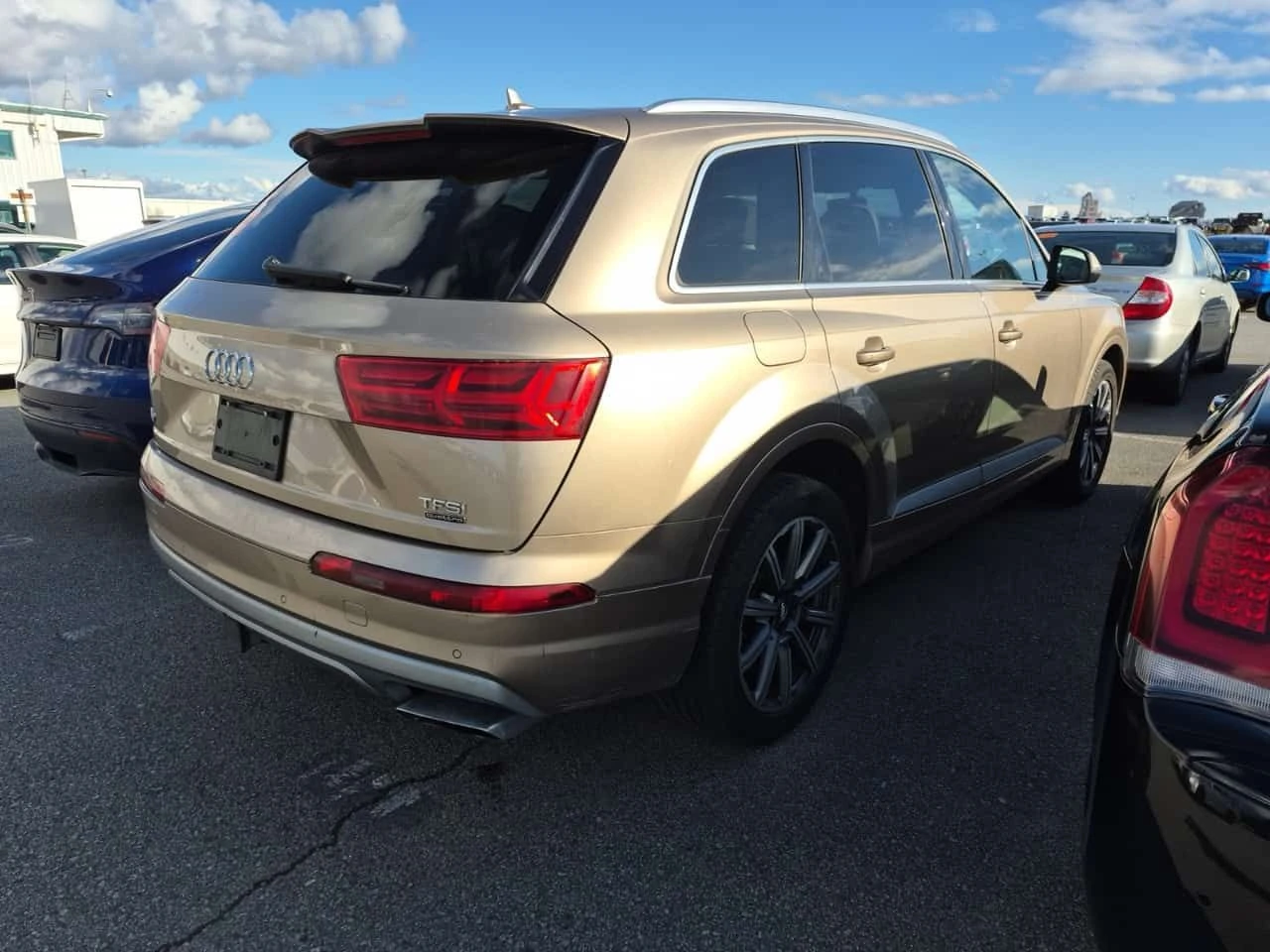 Audi Q7 PRESTIGE /CARFAX/MATRIX/Подгрев/Обдух/Панорама, снимка 3 - Автомобили и джипове - 53982979