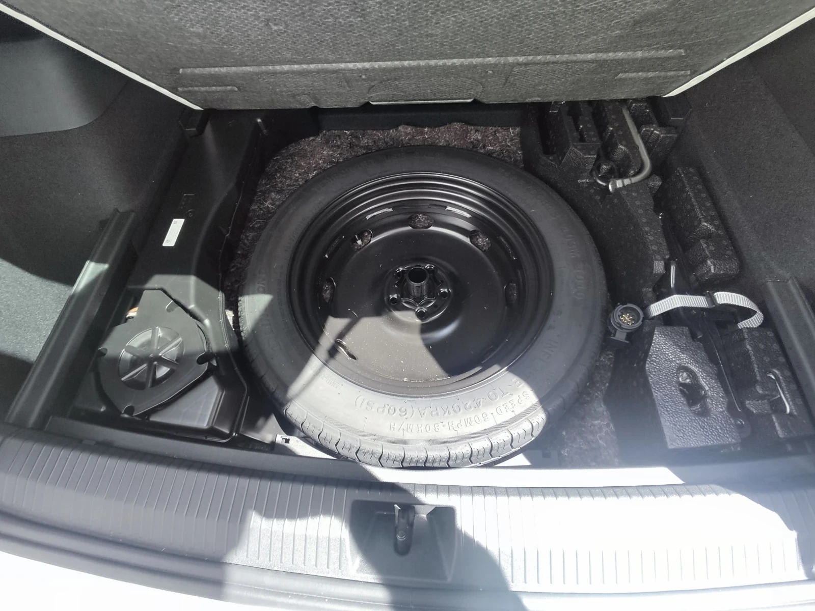 VW Tiguan R- Line 2.0TDI 4Motion , снимка 9 - Автомобили и джипове - 54652537