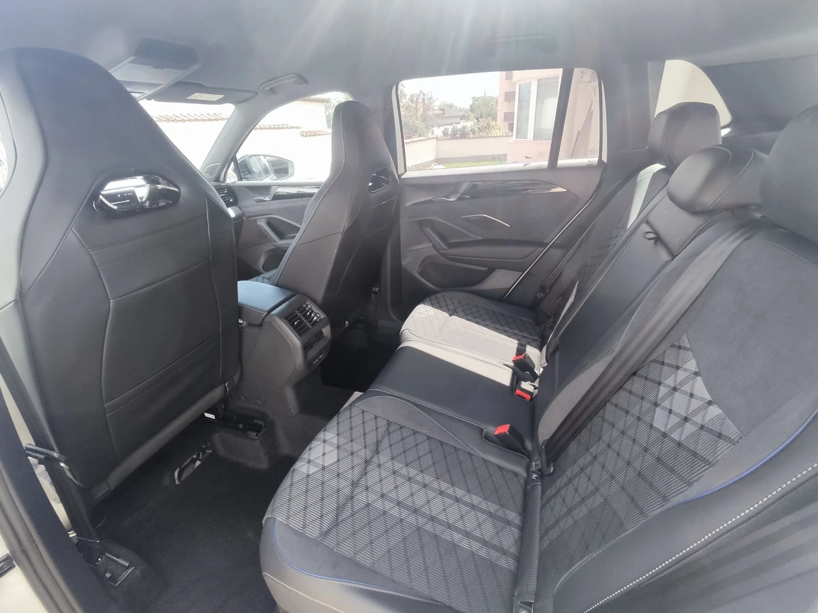 VW Tiguan R- Line 2.0TDI 4Motion , снимка 5 - Автомобили и джипове - 54652537