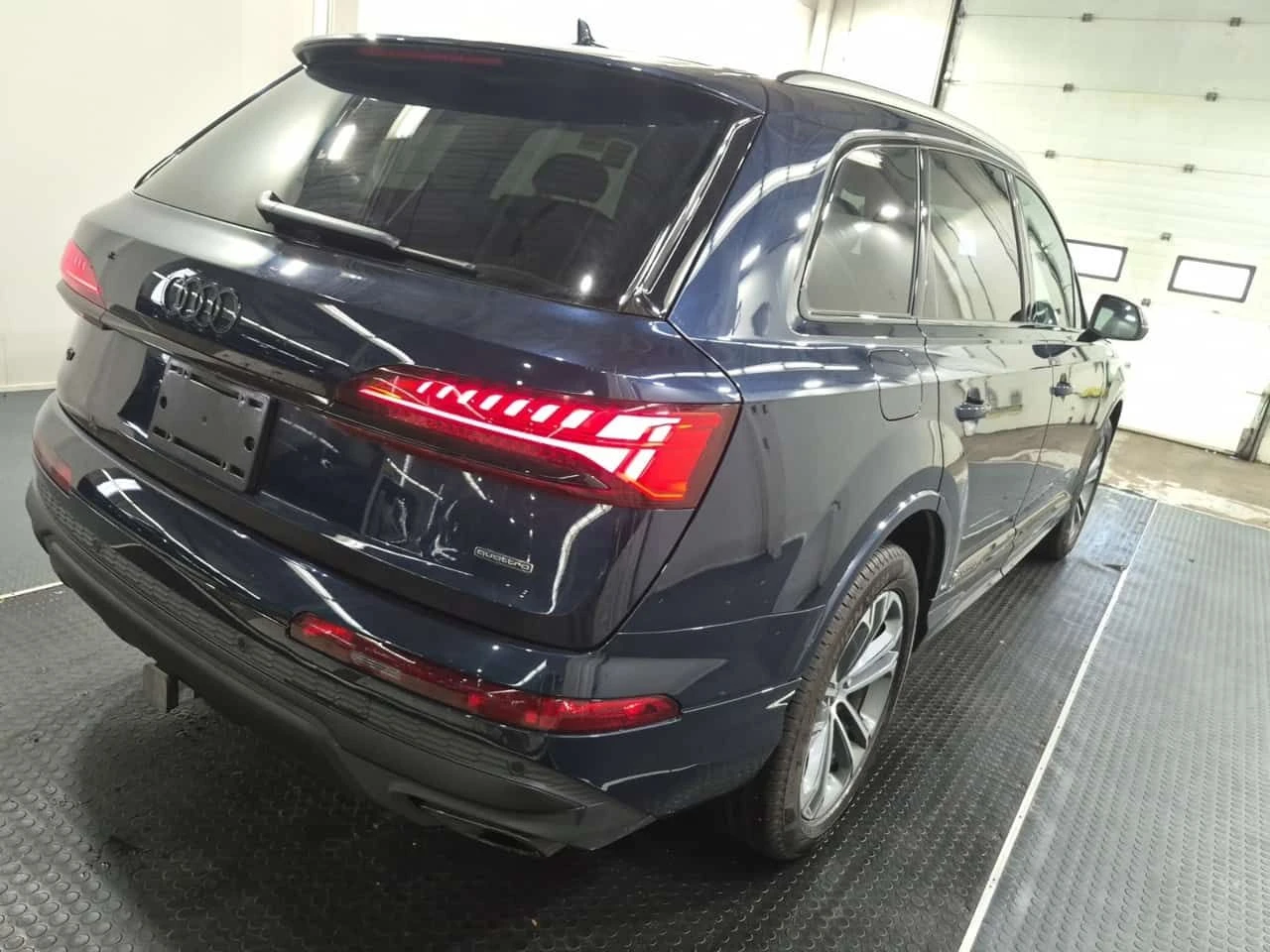 Audi Q7 45 TFSI QUATTRO| 360| PANO| 2 КЛЮЧА| 7 МЕСТЕН| , снимка 3 - Автомобили и джипове - 55313468