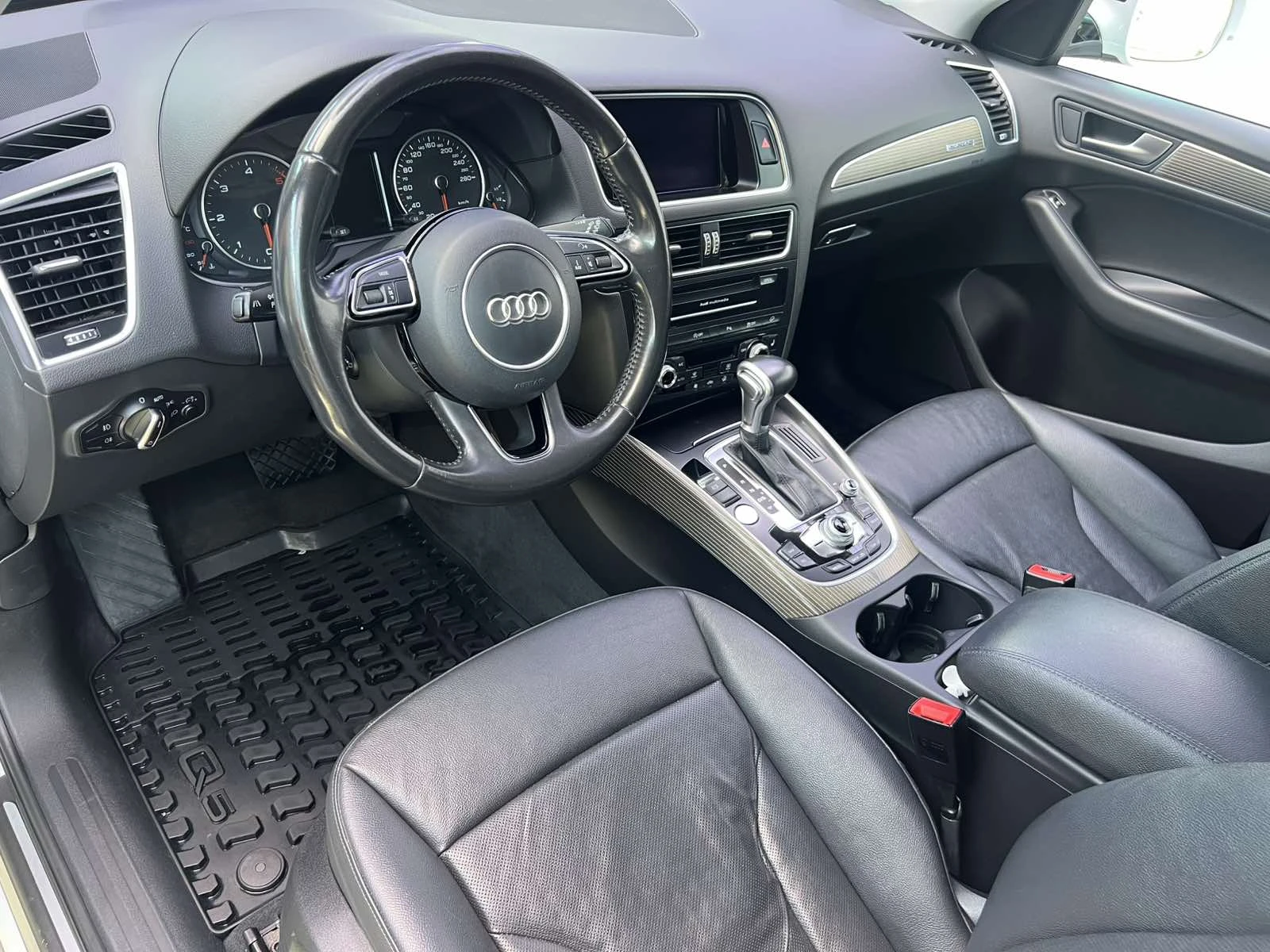 Audi Q5 2.0TDI* FULL* Distr* Cam* Pano* Lane assist* klima, снимка 6 - Автомобили и джипове - 55652724