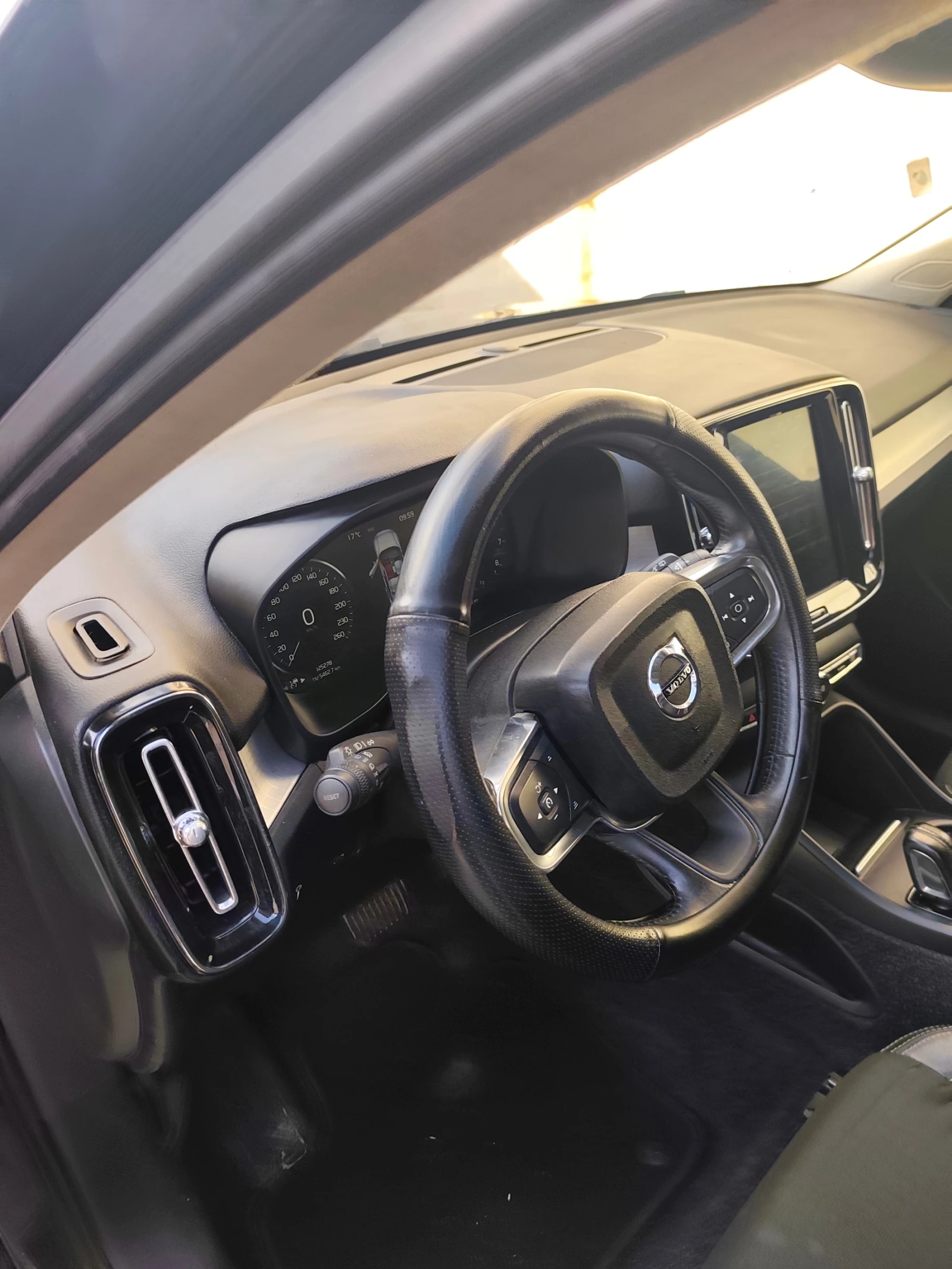 Volvo XC40 2000, снимка 11 - Автомобили и джипове - 56429809