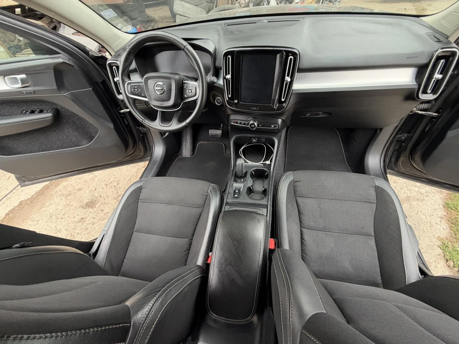 Volvo XC40 2020г, снимка 12 - Автомобили и джипове - 56429809