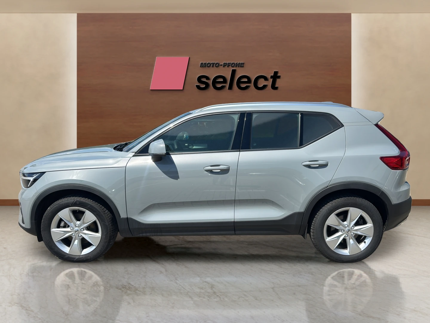 Volvo XC40 2.0 B3, снимка 4 - Автомобили и джипове - 56586779