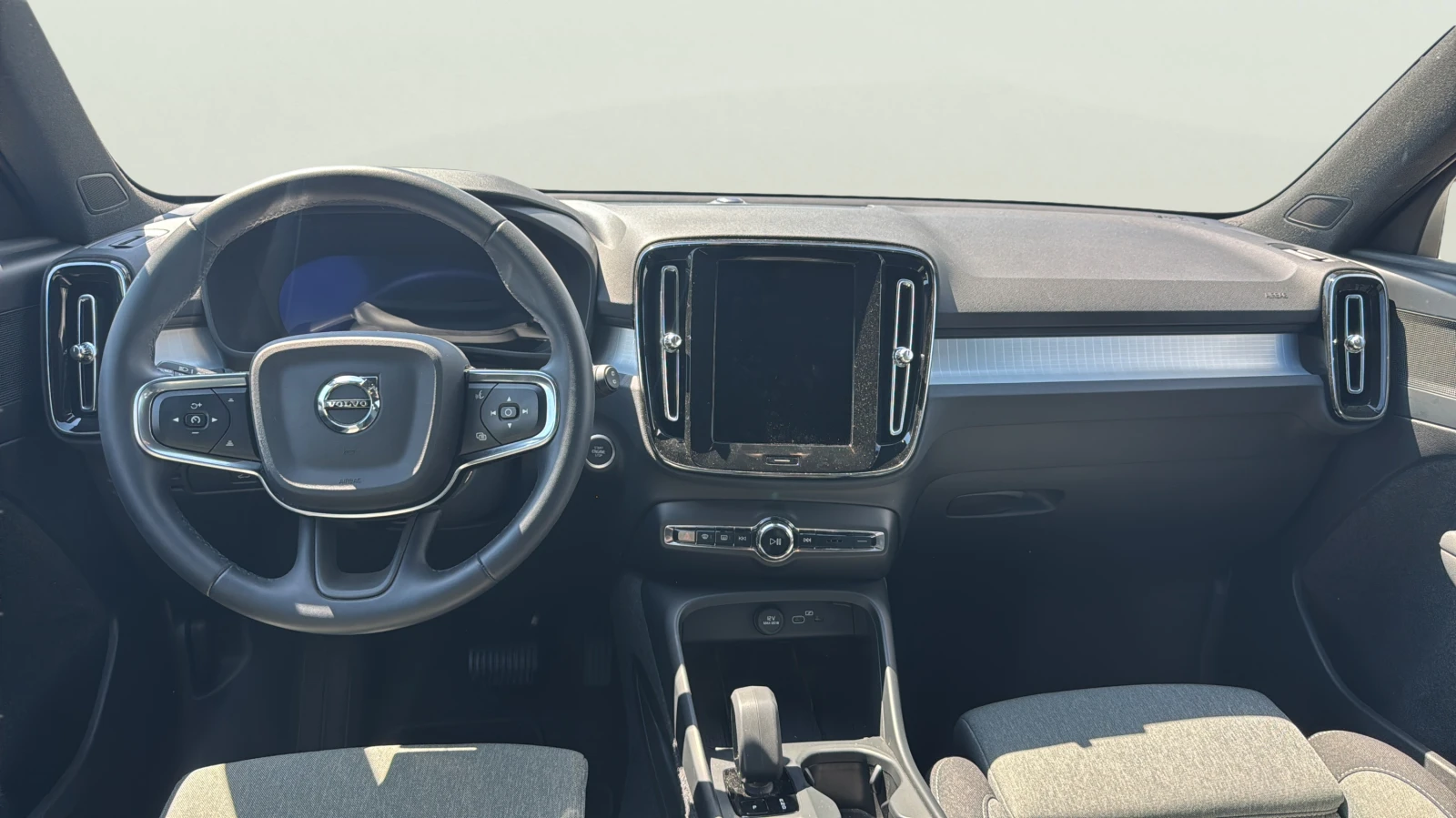 Volvo XC40 2.0 B3, снимка 10 - Автомобили и джипове - 56586779