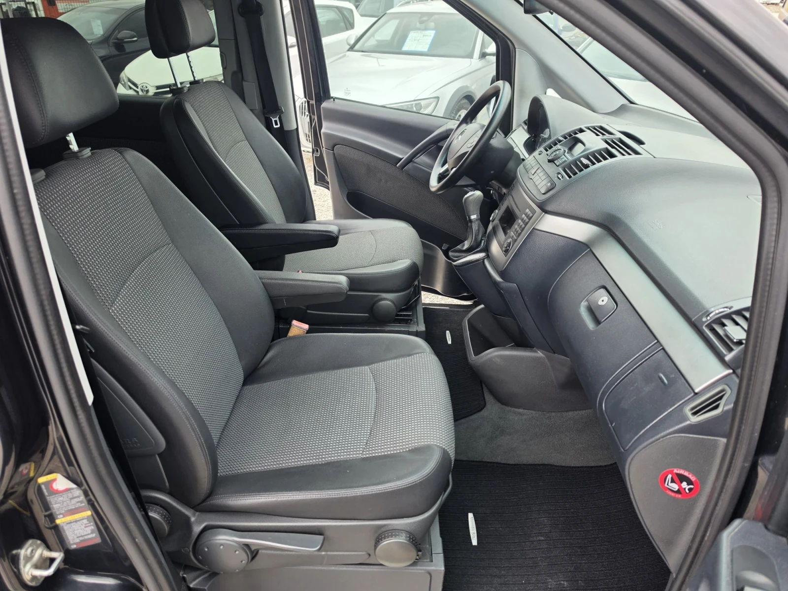 Mercedes-Benz Viano 3.0 CDI, снимка 9 - Бусове и автобуси - 56372840