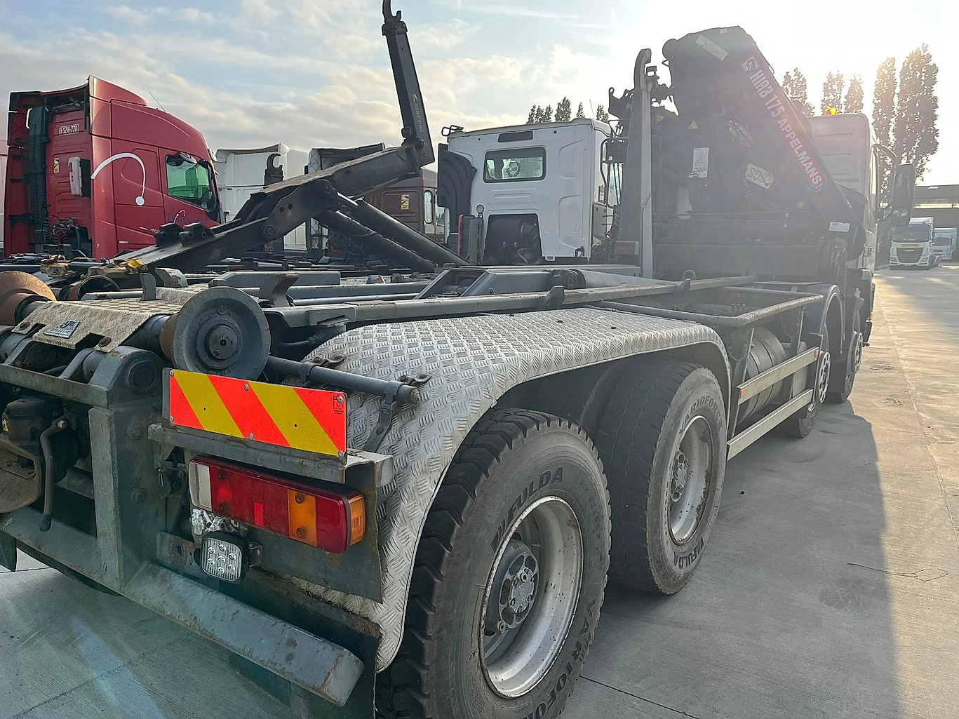 Volvo Fm 8х4 мулти лифт + кран - изображение 3