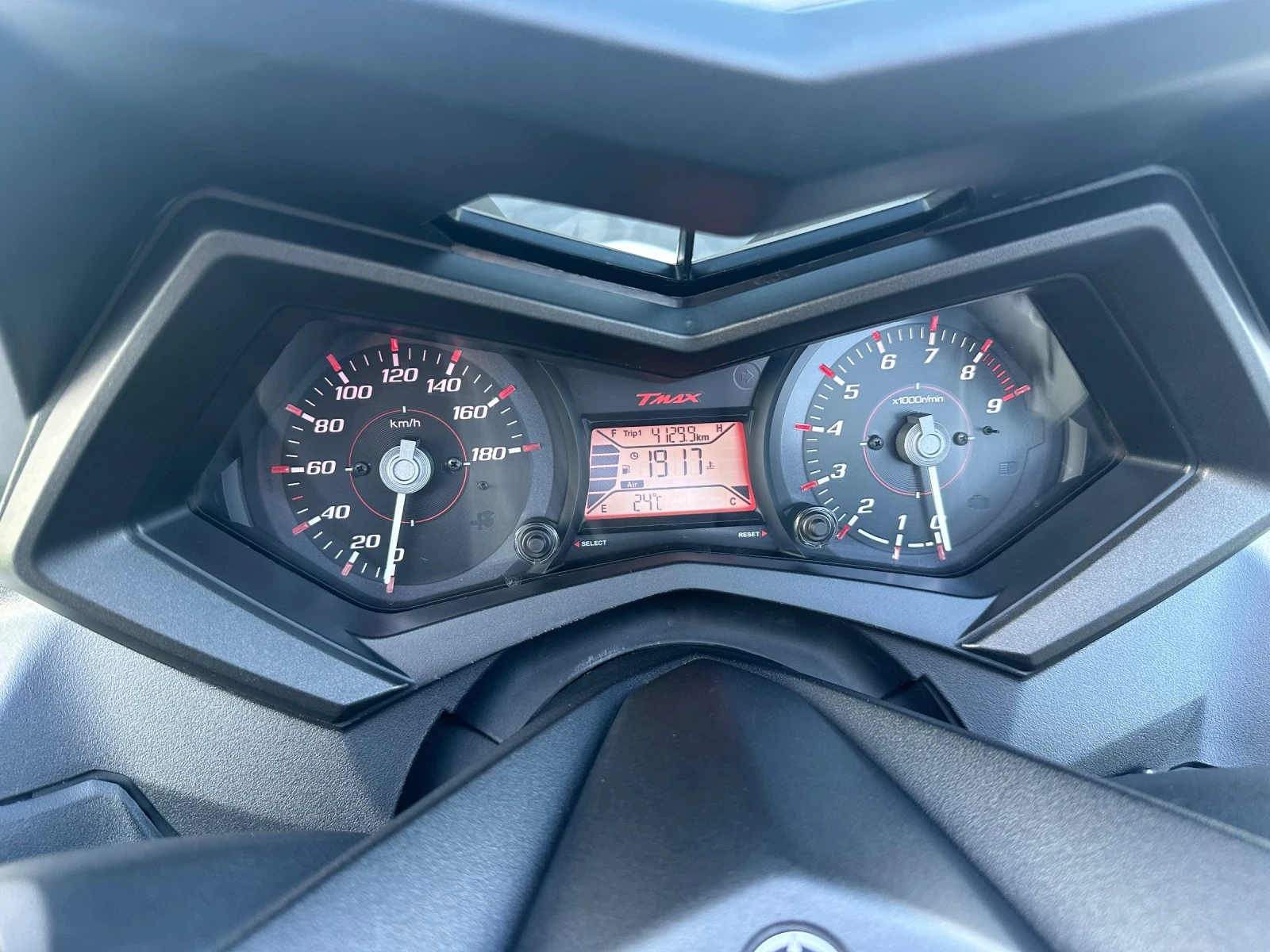Yamaha T-max 530i, снимка 14 - Мотоциклети и мототехника - 55691477