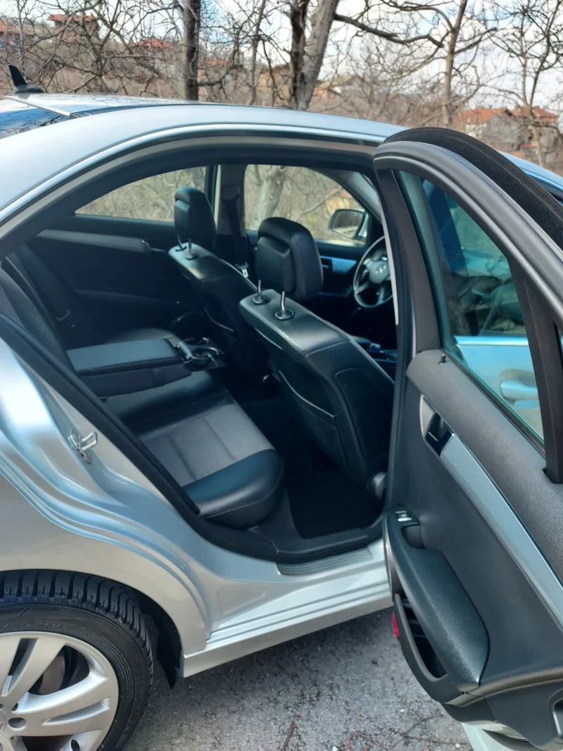 Mercedes-Benz C 220 220 CDI Avantgarde , снимка 9 - Автомобили и джипове - 49350359